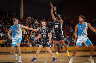 9. kolo TIPOS SBL: BC Prievidza - Nitra Blue Wings 63:80 (Vladimír Králik)