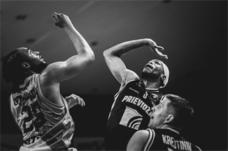 9. kolo TIPOS SBL: BC Prievidza - Nitra Blue Wings 63:80 (Vladimír Králik)