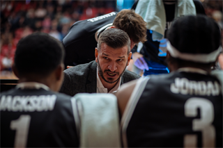 10. kolo TIPOS SBL: BC Prievidza - Inter Bratislava 81:83 (Vladimír Králik)	