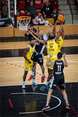 10. kolo TIPOS SBL: BC Prievidza - Inter Bratislava 81:83 (Vladimír Králik)	