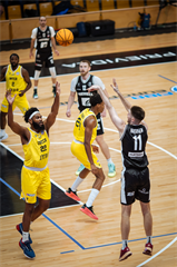 10. kolo TIPOS SBL: BC Prievidza - Inter Bratislava 81:83 (Vladimír Králik)	