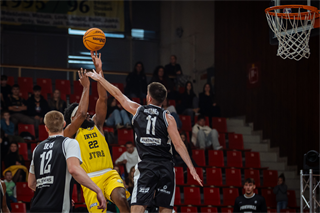 10. kolo TIPOS SBL: BC Prievidza - Inter Bratislava 81:83 (Vladimír Králik)	