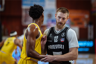 10. kolo TIPOS SBL: BC Prievidza - Inter Bratislava 81:83 (Vladimír Králik)	