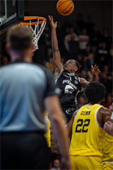 10. kolo TIPOS SBL: BC Prievidza - Inter Bratislava 81:83 (Vladimír Králik)	