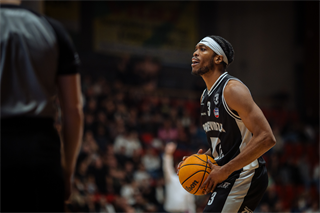 10. kolo TIPOS SBL: BC Prievidza - Inter Bratislava 81:83 (Vladimír Králik)	