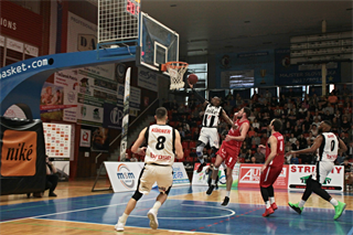 BC Prievidza- MBK Rieker Com-Therm Komárno 81:61 (foto: Ladislav Szibilla)