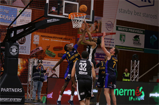 14. kolo TIPOS SBL: BC Prievidza - Iskra Svit 114:62 (Ladislav Szibilla)	