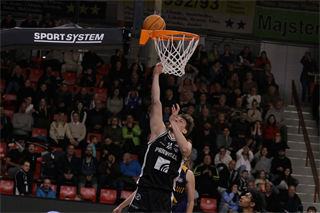 14. kolo TIPOS SBL: BC Prievidza - Iskra Svit 114:62 (Ladislav Szibilla)	