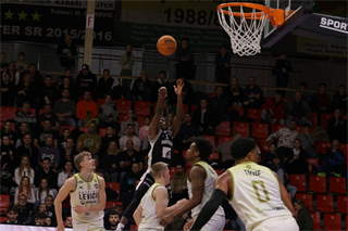 12. kolo TIPOS SBL: BC Prievidza - Patrioti Levice 72:77 (Ladislav Szibilla)	