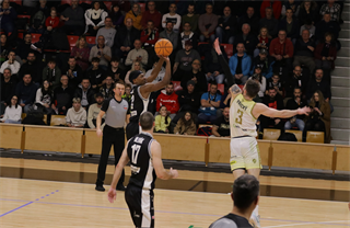 12. kolo TIPOS SBL: BC Prievidza - Patrioti Levice 72:77 (Ladislav Szibilla)	