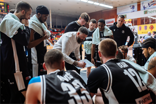 12. kolo TIPOS SBL: BC Prievidza - Patrioti Levice 72:77 (Vladimír Králik)	