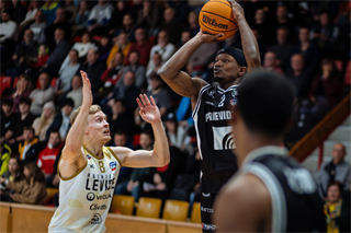12. kolo TIPOS SBL: BC Prievidza - Patrioti Levice 72:77 (Vladimír Králik)	