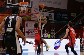 16. kolo TIPOS SBL: BC Prievidza - BC Komárno 104:102 (Ladislav Szibilla)