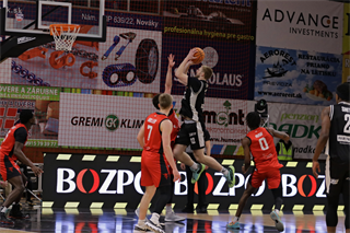 16. kolo TIPOS SBL: BC Prievidza - BC Komárno 104:102 (Ladislav Szibilla)