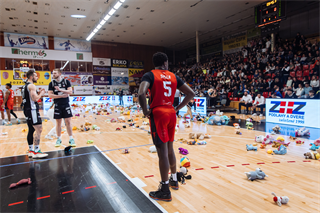 16. kolo TIPOS SBL: BC Prievidza - BC Komárno 104:102 (Vladimír Králik)