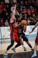 16. kolo TIPOS SBL: BC Prievidza - BC Komárno 104:102 (Vladimír Králik)