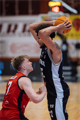 16. kolo TIPOS SBL: BC Prievidza - BC Komárno 104:102 (Vladimír Králik)
