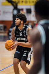 16. kolo TIPOS SBL: BC Prievidza - BC Komárno 104:102 (Vladimír Králik)