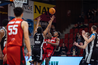 16. kolo TIPOS SBL: BC Prievidza - BC Komárno 104:102 (Vladimír Králik)