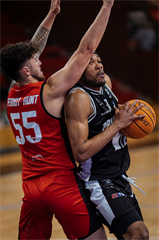 16. kolo TIPOS SBL: BC Prievidza - BC Komárno 104:102 (Vladimír Králik)