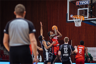 16. kolo TIPOS SBL: BC Prievidza - BC Komárno 104:102 (Vladimír Králik)