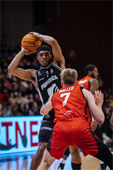 16. kolo TIPOS SBL: BC Prievidza - BC Komárno 104:102 (Vladimír Králik)