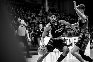 16. kolo TIPOS SBL: BC Prievidza - BC Komárno 104:102 (Vladimír Králik)