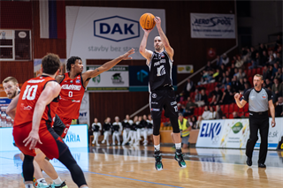 16. kolo TIPOS SBL: BC Prievidza - BC Komárno 104:102 (Vladimír Králik)