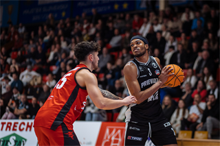 16. kolo TIPOS SBL: BC Prievidza - BC Komárno 104:102 (Vladimír Králik)