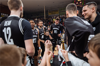 16. kolo TIPOS SBL: BC Prievidza - BC Komárno 104:102 (Vladimír Králik)