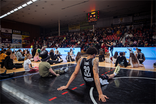 16. kolo TIPOS SBL: BC Prievidza - BC Komárno 104:102 (Vladimír Králik)