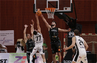 5. Kolo Niké SBL: BC Prievidza - MBK Handlová 65:82 (foto: Ladislav Szibilla)