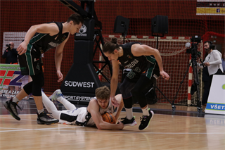 5. Kolo Niké SBL: BC Prievidza - MBK Handlová 65:82 (foto: Ladislav Szibilla)