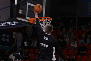 22. kolo Tipos SBL: BC Prievidza - MBK Handlová 100:85 (Ladislav Szibilla)