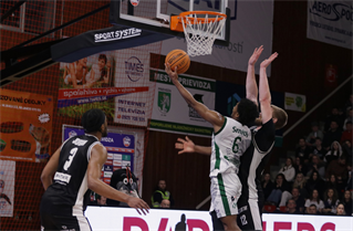22. kolo Tipos SBL: BC Prievidza - MBK Handlová 100:85 (Ladislav Szibilla)