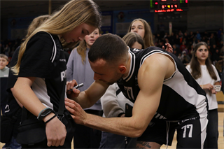 22. kolo Tipos SBL: BC Prievidza - MBK Handlová 100:85 (Ladislav Szibilla)