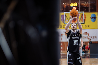 22. kolo Tipos SBL: BC Prievidza - MBK Handlová 100:85 (Vladimír Králik)