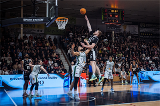 22. kolo Tipos SBL: BC Prievidza - MBK Handlová 100:85 (Vladimír Králik)
