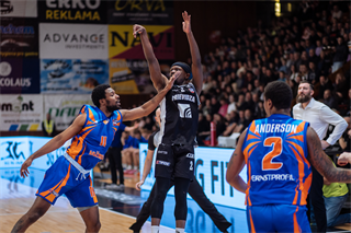 24. kolo Tipos SBL: BC Prievidza - BKM Lučenec 113:64 (Vladimír Králik)
