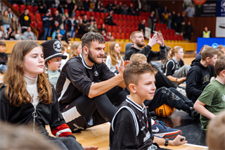 27. kolo Tipos SBL: BC Prievidza - Nitra Blue Wings 93:89 (Vladimír Králik)