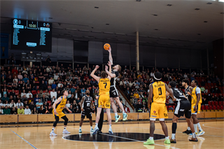 32. kolo Tipos SBL: BC Prievidza - Iskra Svit 100:77 (Vladimír Králik)	
