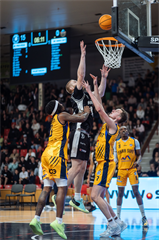 32. kolo Tipos SBL: BC Prievidza - Iskra Svit 100:77 (Vladimír Králik)	