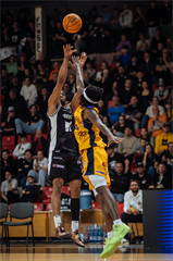 32. kolo Tipos SBL: BC Prievidza - Iskra Svit 100:77 (Vladimír Králik)	