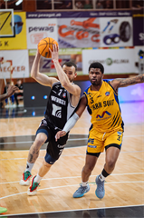 32. kolo Tipos SBL: BC Prievidza - Iskra Svit 100:77 (Vladimír Králik)	