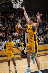 32. kolo Tipos SBL: BC Prievidza - Iskra Svit 100:77 (Vladimír Králik)	