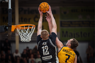 32. kolo Tipos SBL: BC Prievidza - Iskra Svit 100:77 (Vladimír Králik)	