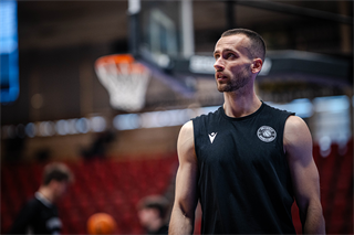 34. kolo Tipos SBL: BC Prievidza - BC Komárno 79:81 (Lukáš Droppan)	