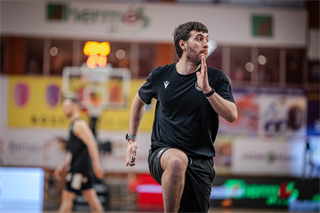 34. kolo Tipos SBL: BC Prievidza - BC Komárno 79:81 (Lukáš Droppan)	