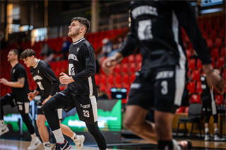 34. kolo Tipos SBL: BC Prievidza - BC Komárno 79:81 (Lukáš Droppan)	
