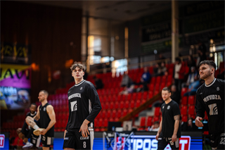 34. kolo Tipos SBL: BC Prievidza - BC Komárno 79:81 (Lukáš Droppan)	